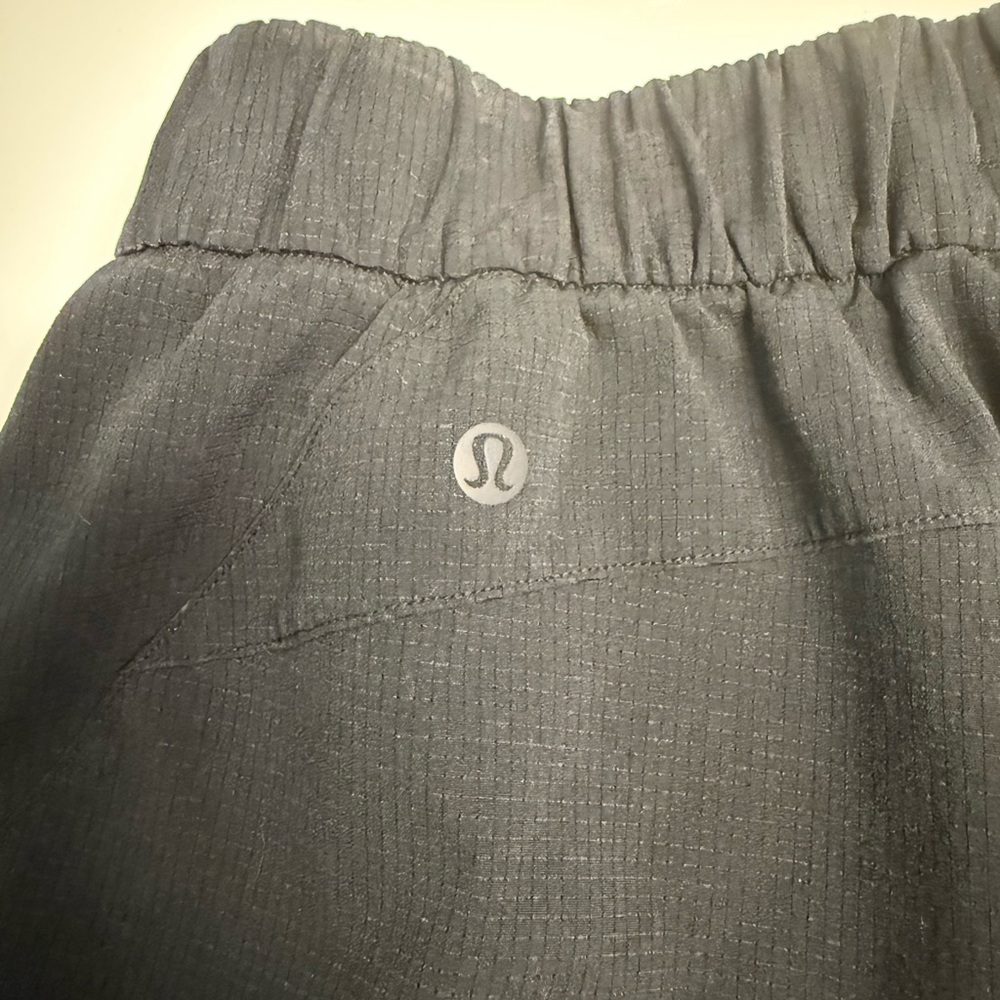 lululemon athletica Black Mid Waist Women's Shorts - Picture 4 of 5